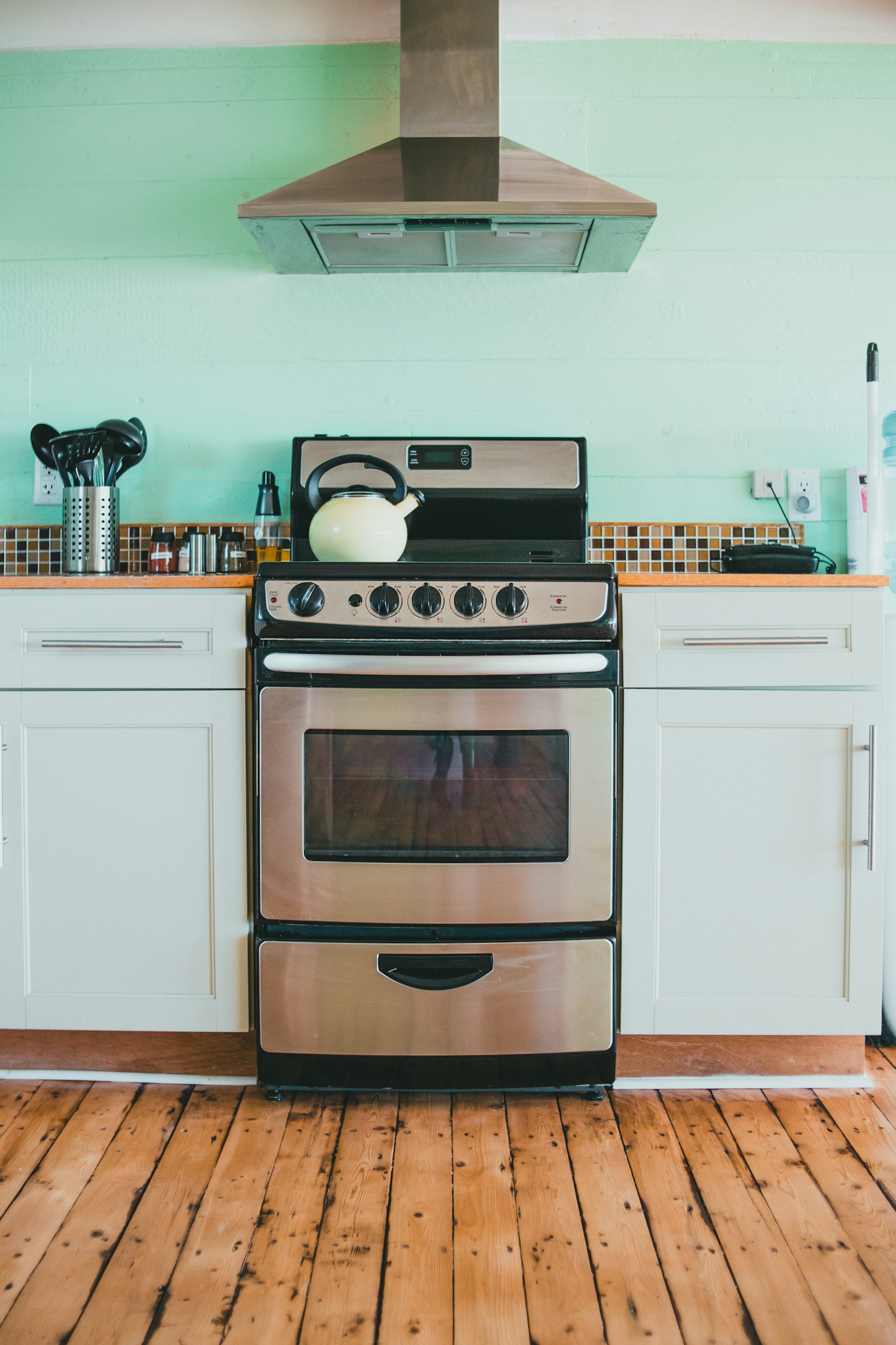 LG freestanding range with oven below — professional appliance repair